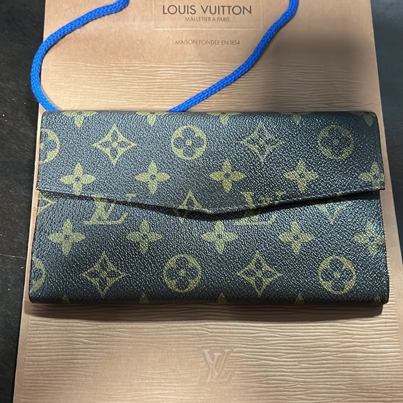 Vintage Louis Vuitton Monogram checkbook size wallet - Picture 2 of 16